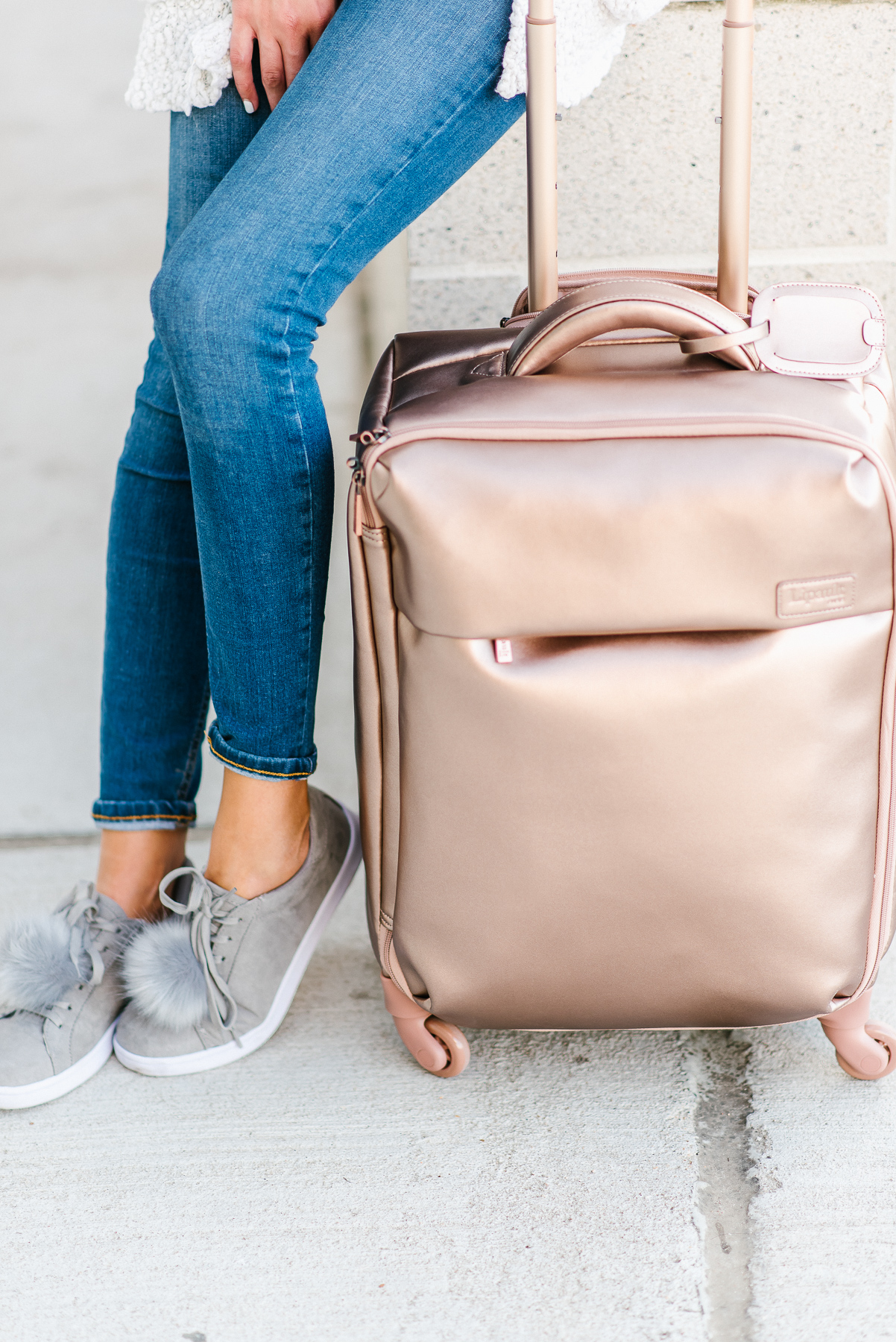 Casual Mom Travel Style STYLETHEGIRL