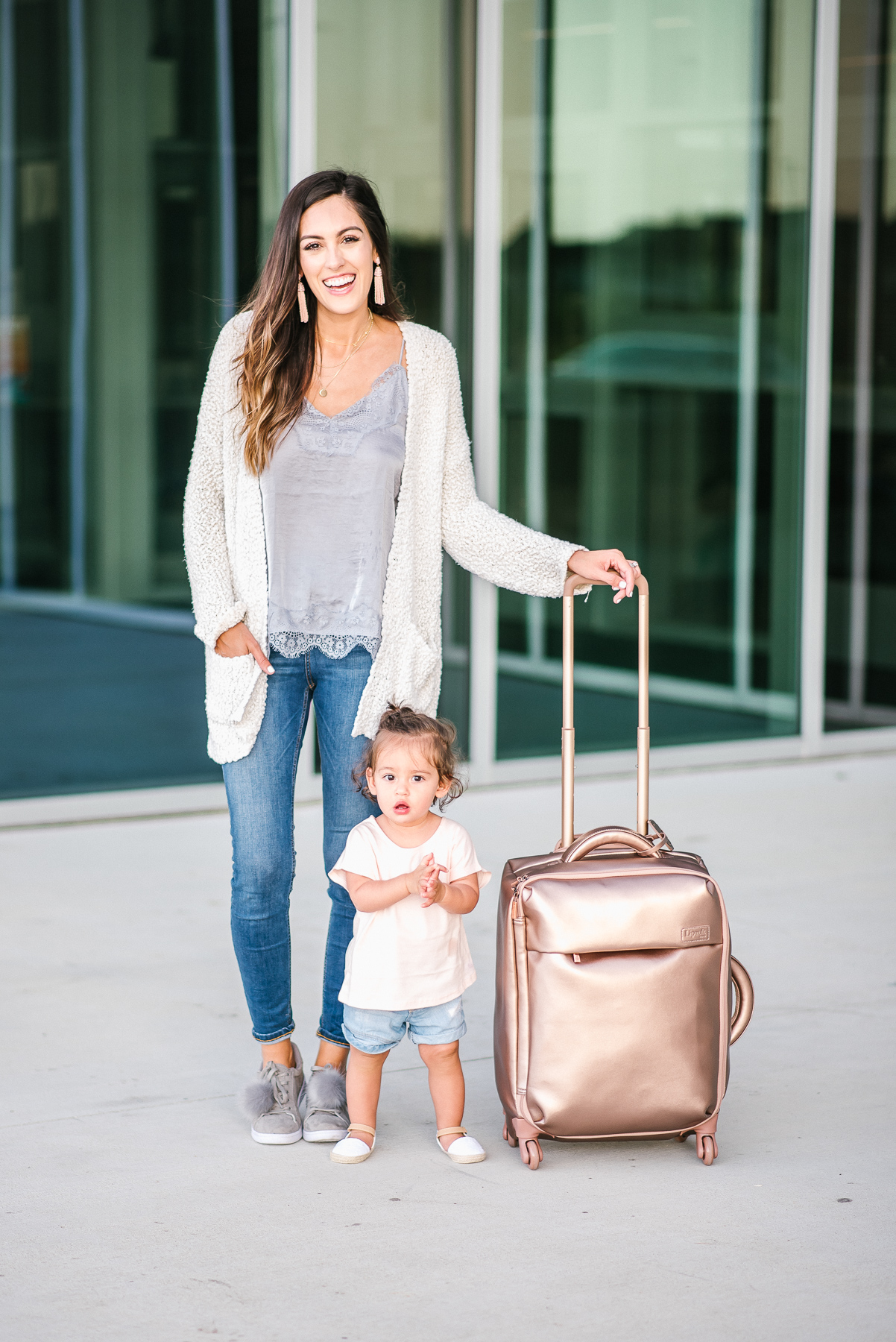 Casual Mom Travel Style STYLETHEGIRL