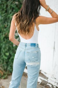 Style The Girl Ripped Mom Jean Look